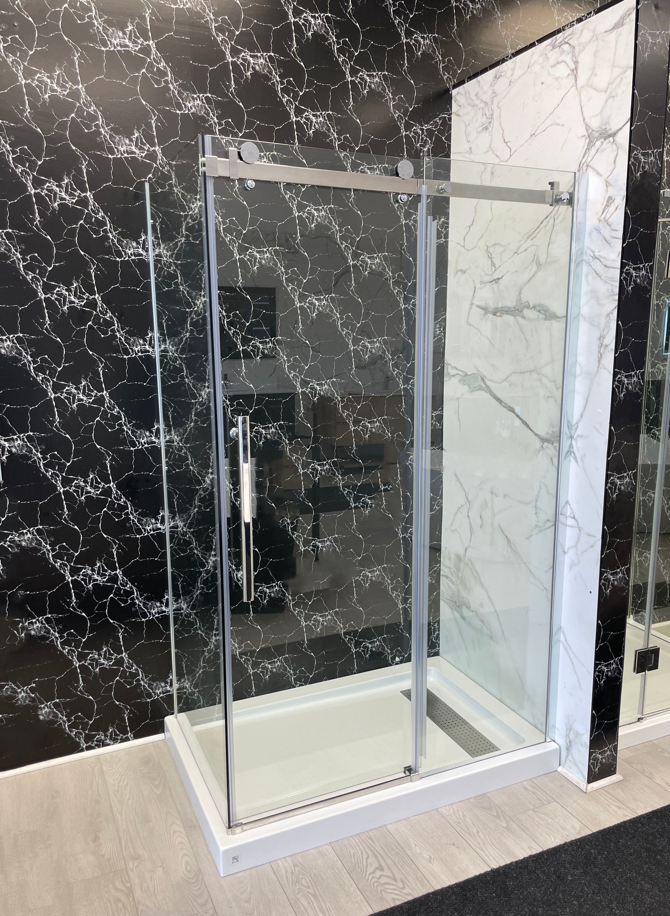 SLIDING DOOR CORNER SHOWER - MATEO 8MM