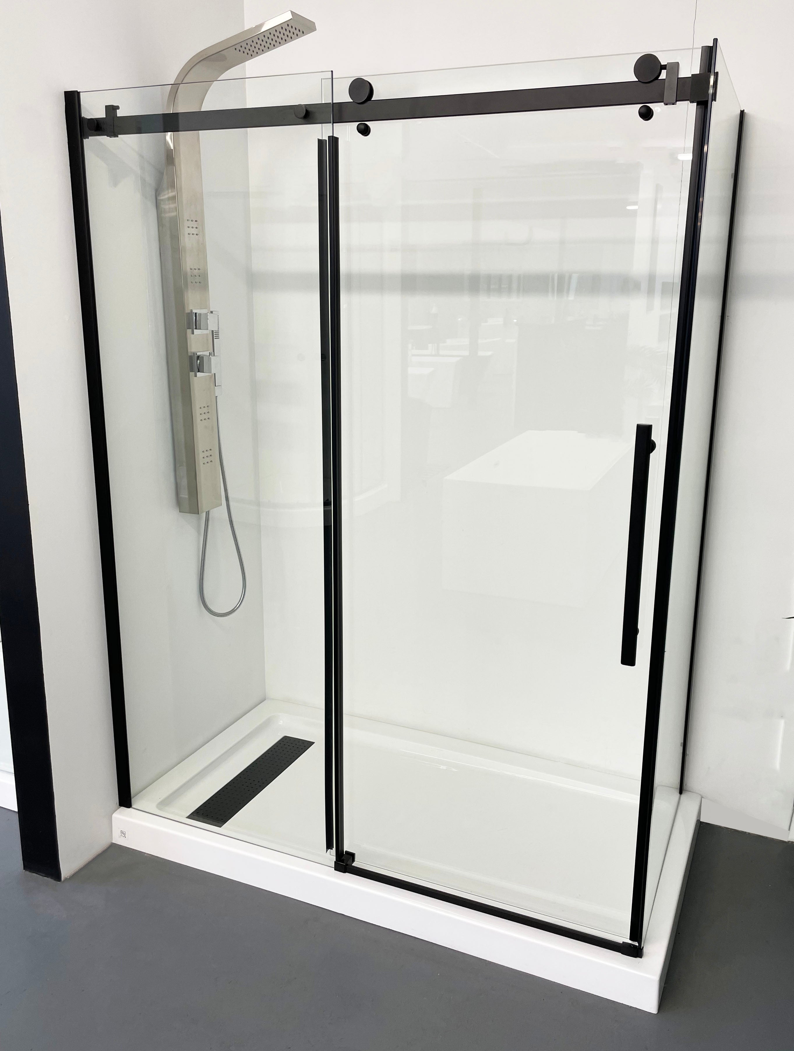 SLIDING DOOR CORNER SHOWER - MATEO 8MM BLACK