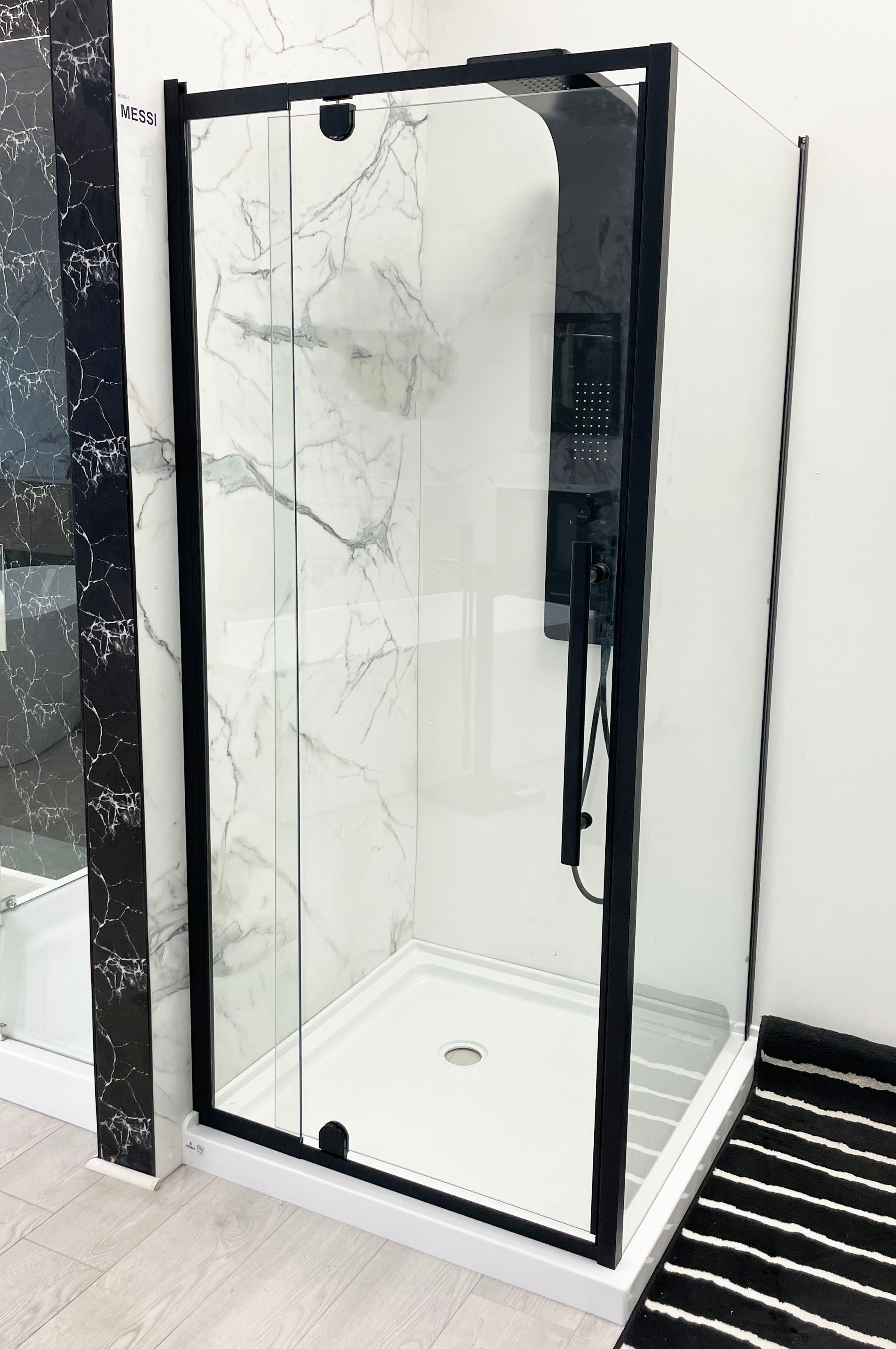 SQUARE SHOWER - MESSI 36 X 36" BLACK