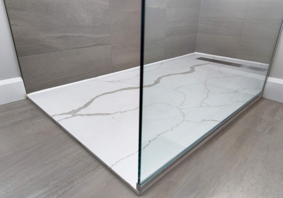 SHOWER BASE - CALACATTA QUARTZ LINEA